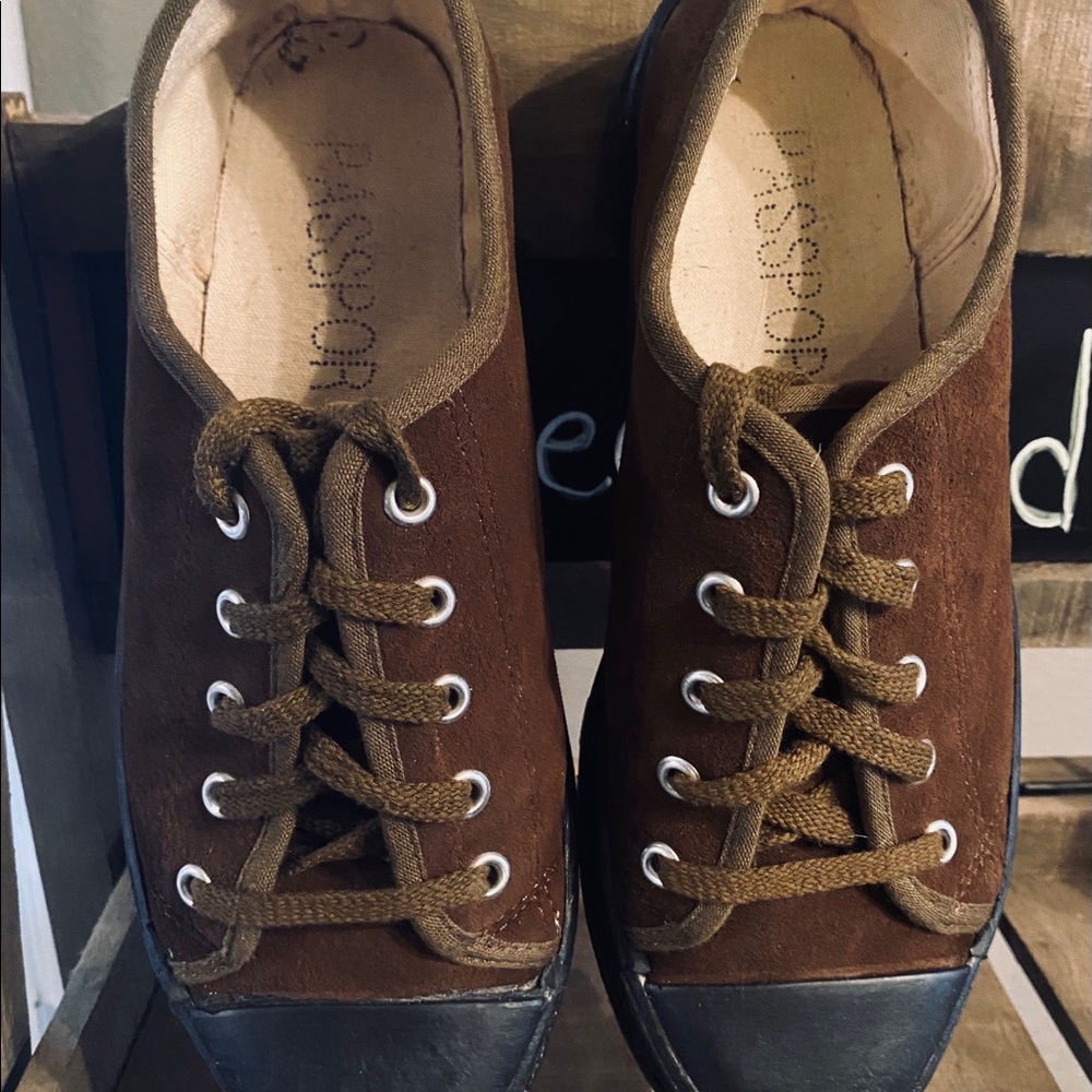 Shoes - Picture 2 of 5